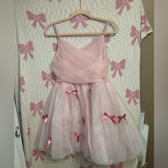 Pink dress with bows - Picture 1 of 3